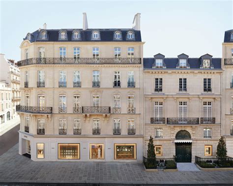 luxury boutiques montaigne.